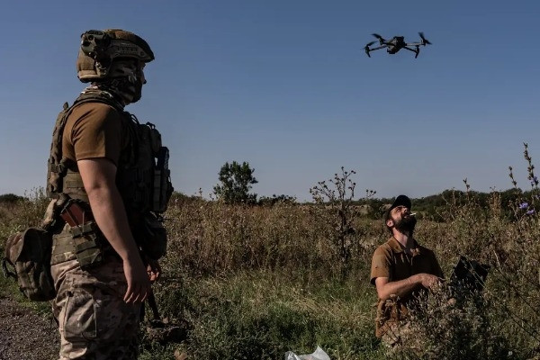 Lính Ukraine nửa năm không cầm súng, 'tương lai xung đột phụ thuộc UAV'