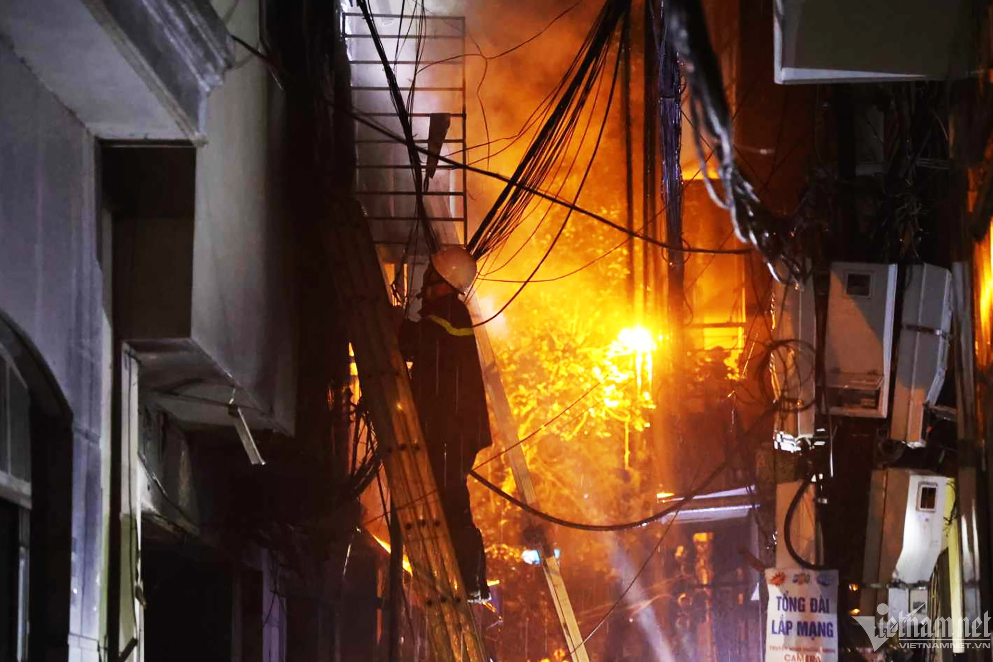 Nearly VND27 billion donated to Hanoi apartment fire