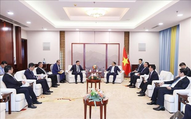 PM meets leaders of Chinese tech, energy, infrastructure groups hinh anh 1