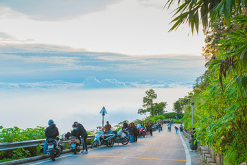 Biển mây bềnh bồng ở Ba Vì, khách săn ảnh đẹp như ở Đà Lạt ngay tại Hà Nội