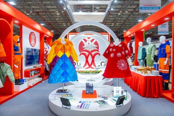 US and European businesses display products to seek textile and garment supplies from Vietnam ảnh 1