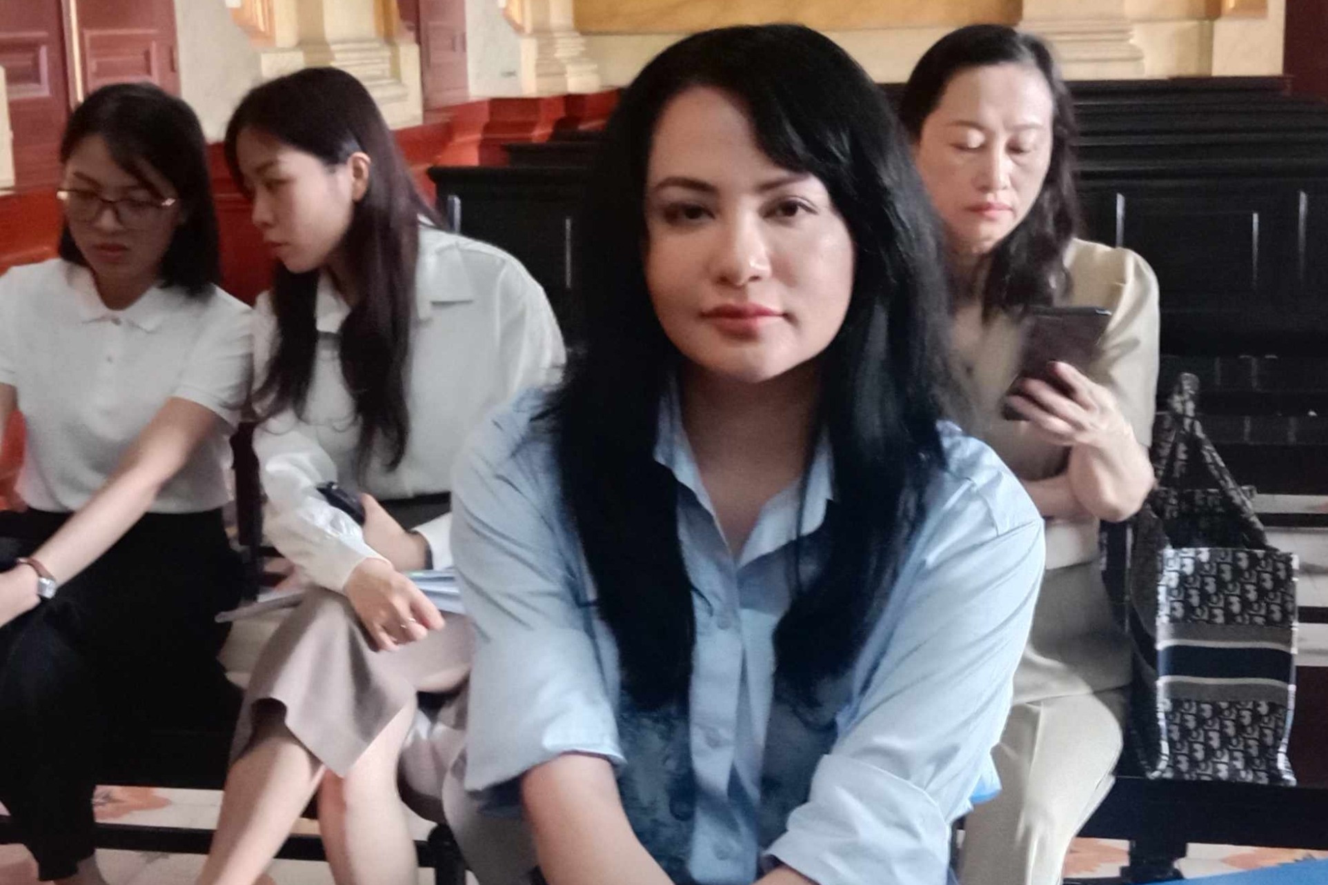 Siêu mẫu Ngọc Thúy bất ngờ xuất hiện tại tòa trong vụ kiện với chồng cũ