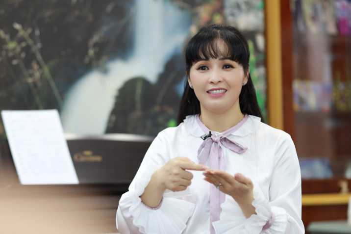 Trang Nhung: 'Tôi phiền khi bị nói lấy chồng đại gia, ở nhà 100 tỷ đồng'