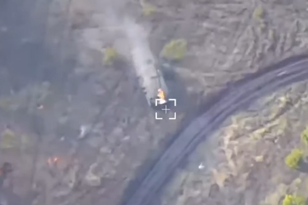 Video Ukraine tấn công xe tên lửa và trụ sở lính dù Nga ở Donbass