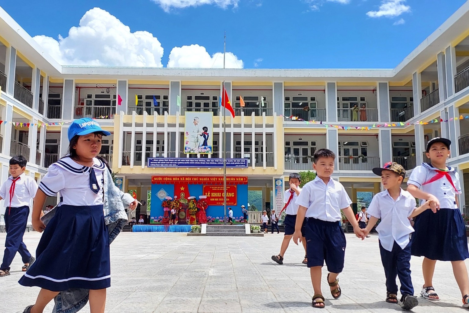 Vụ phụ huynh không cho con học trường mới: Toàn bộ học sinh đã đến lớp