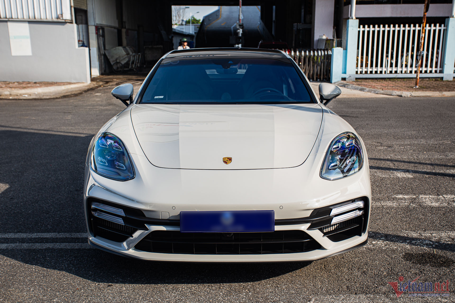 Xe Porsche của ông Đặng Lê Nguyên Vũ bán lỗ trên 2 tỷ đồng sau 1 năm lăn bánh
