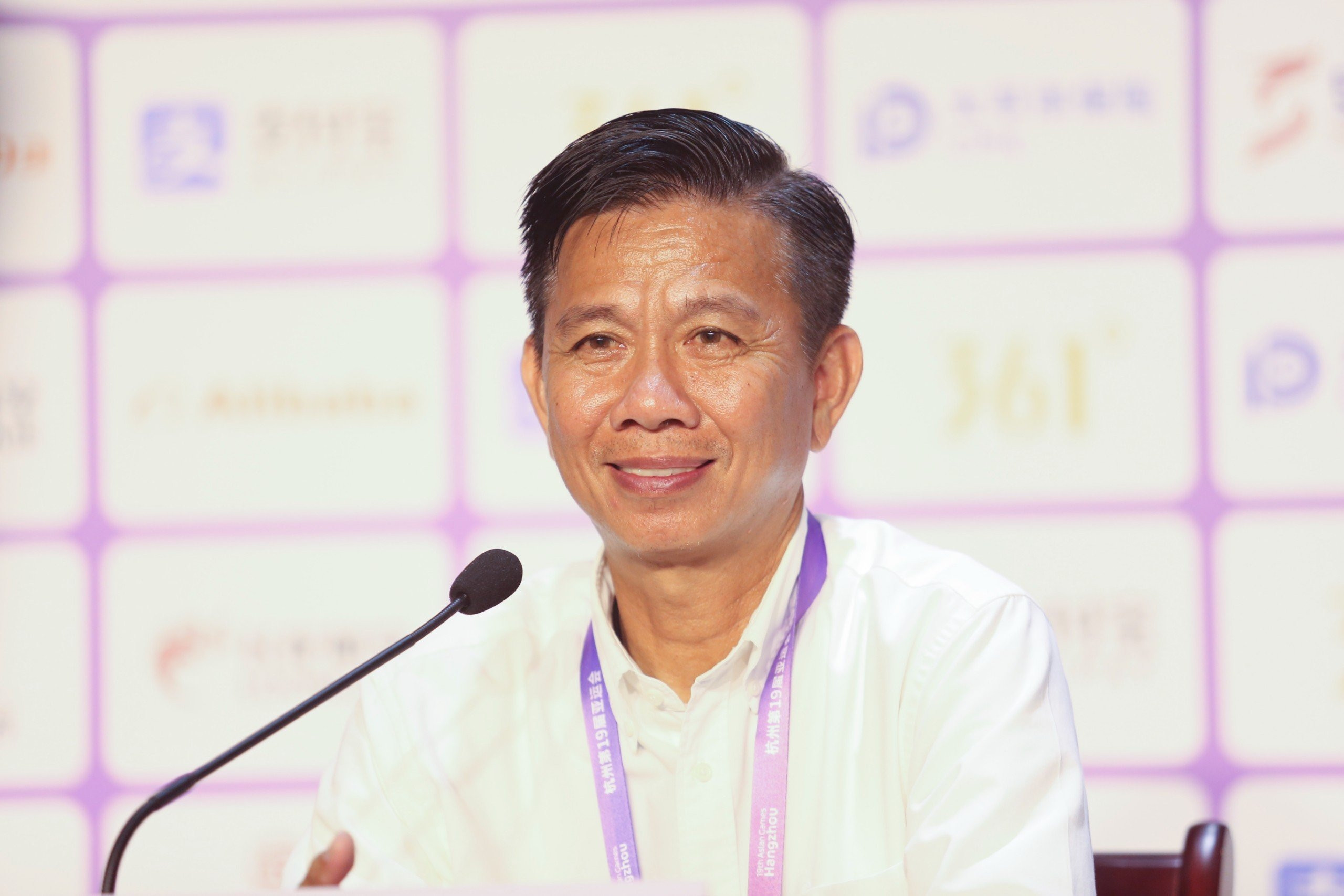 HLV Hoàng Anh Tuấn nổi giận với cầu thủ Olympic Việt Nam