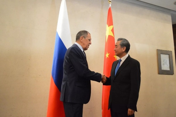 Ngoại trưởng Nga và Trung Quốc gặp mặt, thảo luận về nhiều vấn đề