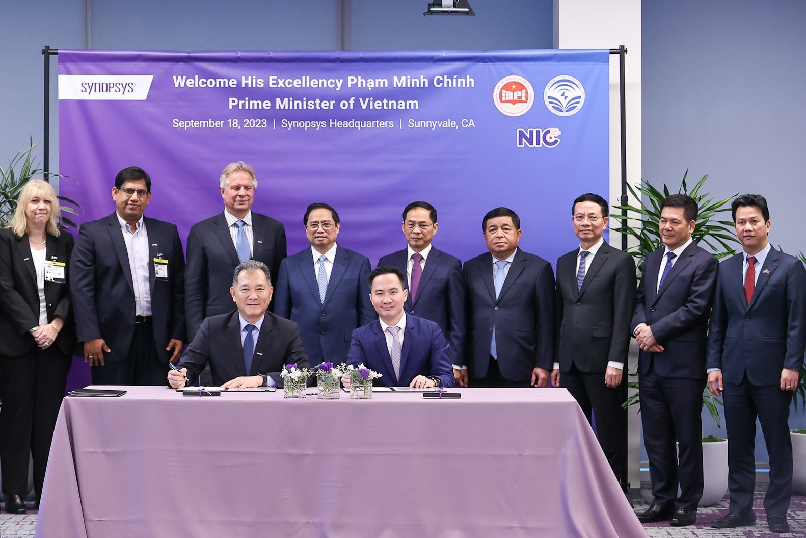 Thủ tướng chứng kiến ký kết hợp tác lập Viện nghiên cứu bán dẫn tại Việt Nam