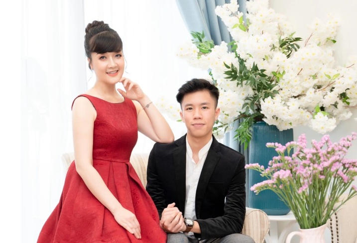 Vân Dung khóc khi con trai tặng dây chuyền vàng, kể sẽ không ở cùng con dâu