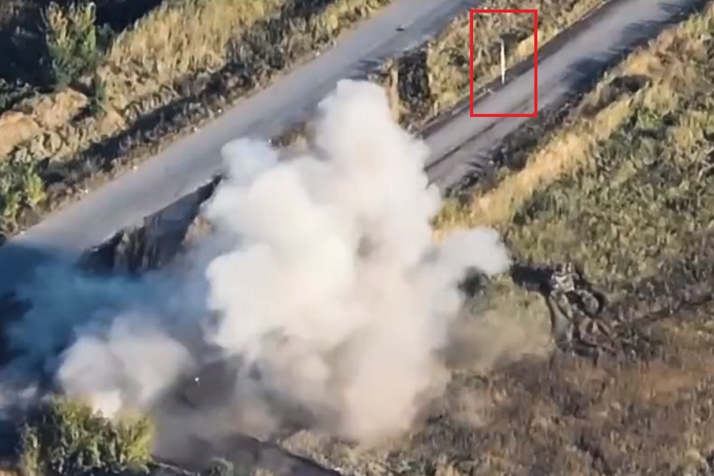Video tên lửa HIMARS Ukraine cùng lúc phá hủy hai cối tự hành Nga