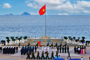 700 người tham dự lễ thượng cờ chào Quốc khánh tại Nha Trang