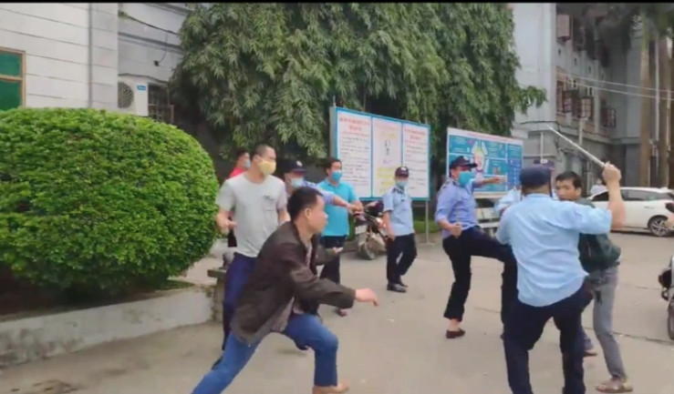 Chết khiếp bác bảo vệ, cô gái khổ sở từ bỏ mức lương 26 triệu đồng - 3