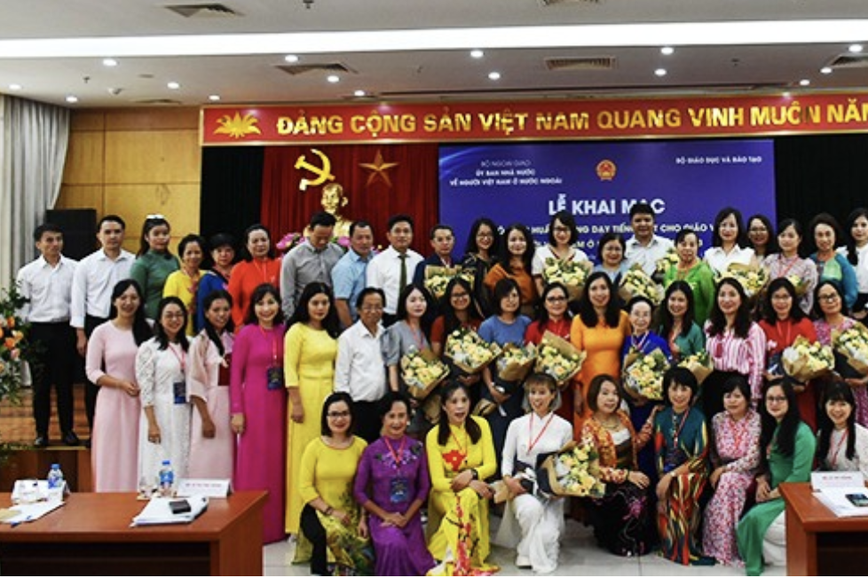 Chung tay gìn giữ và lan toả văn hóa Việt, ngôn ngữ Việt