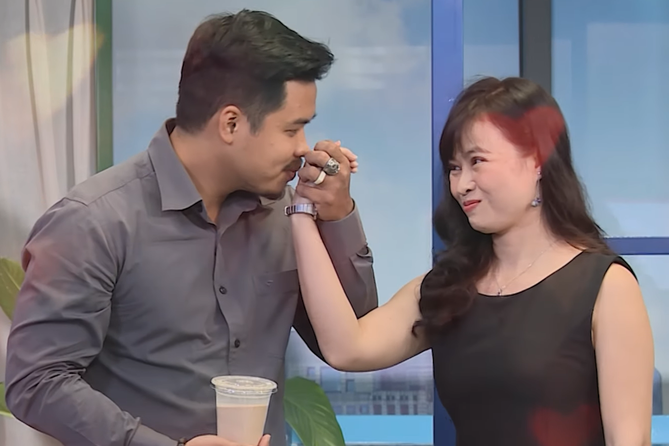 Cô gái 9X ngây thơ khiến anh trai 'đuối sức' không chăm nổi