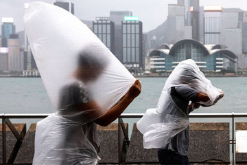 Hậu siêu bão Saola, Hong Kong vẫn ra nhiều cảnh báo về thảm họa