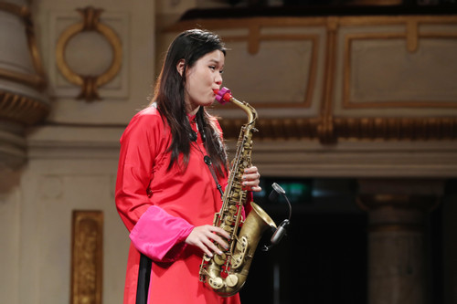 Nghệ sĩ An Trần thăng hoa tiếng kèn saxophone với 'Mẹ yêu con'
