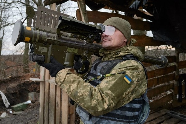 Video binh sĩ Ukraine bắn hạ tên lửa Nga bằng vũ khí vác vai