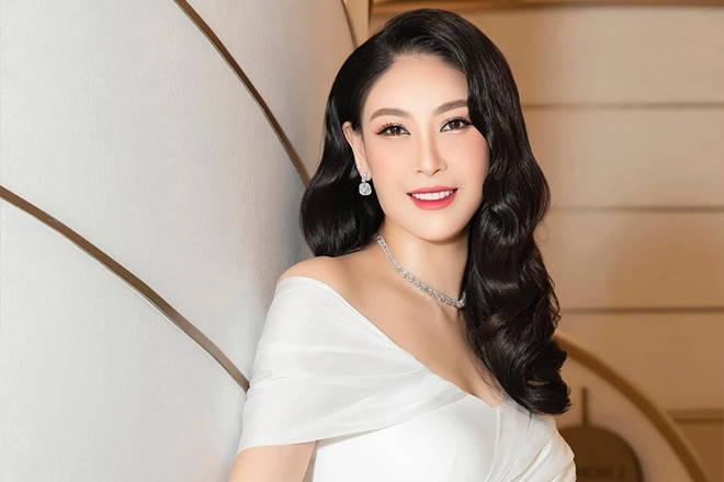 Hà Kiều Anh chấm thi hoa hậu, giải thưởng lên tới 5 tỷ đồng