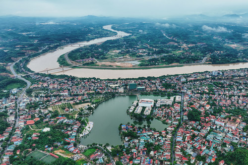 Thành phố Yên Bái đẹp lạ giữa trùng điệp núi rừng