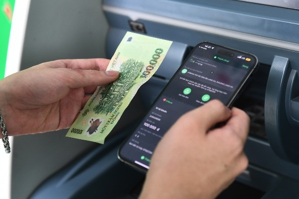 Thanh toán không tiền mặt lên ngôi, rút tiền qua ATM giảm mạnh