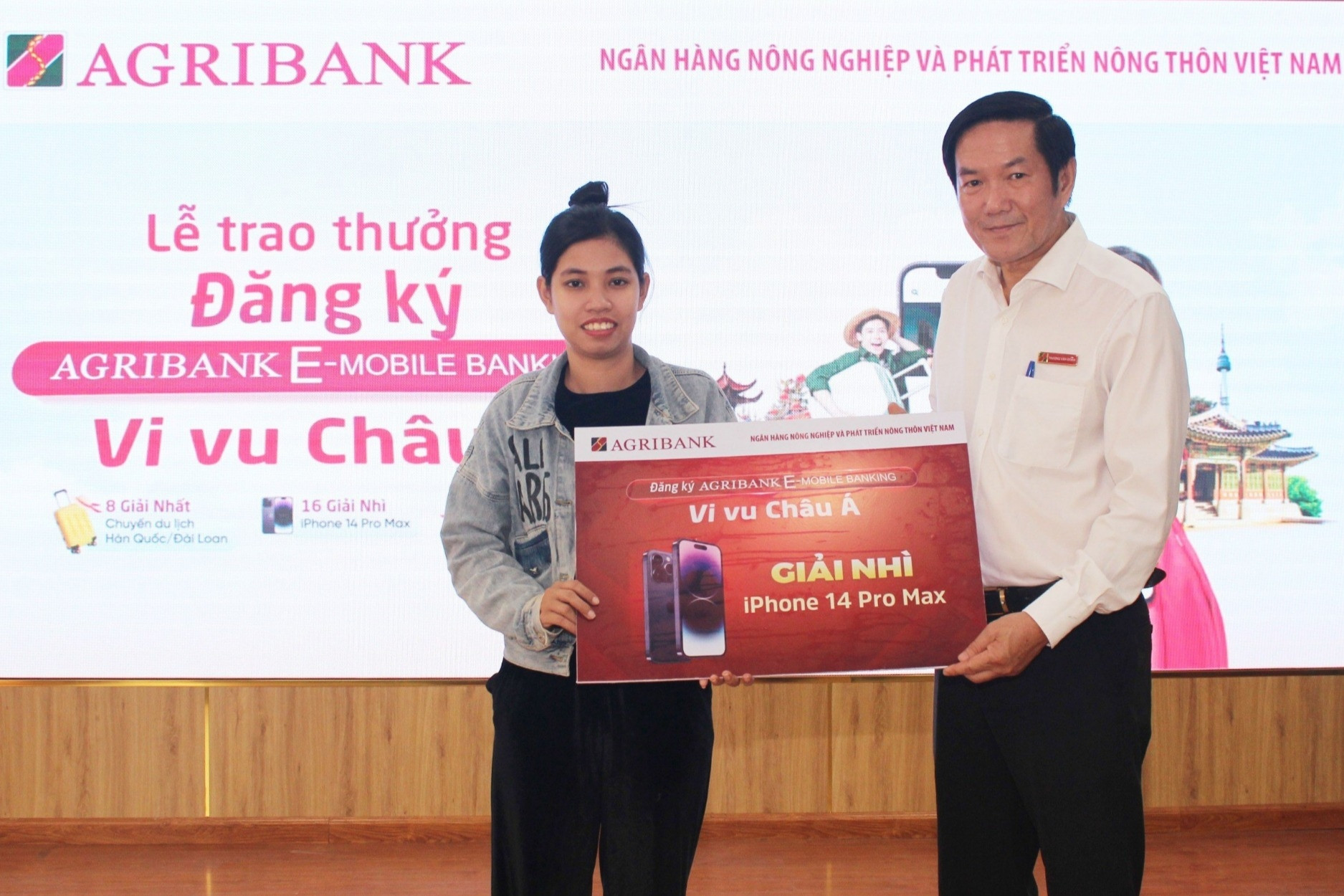 Trúng iPhone 14 Promax nhờ mở tài khoản trực tuyến Agribank E-Mobile Banking