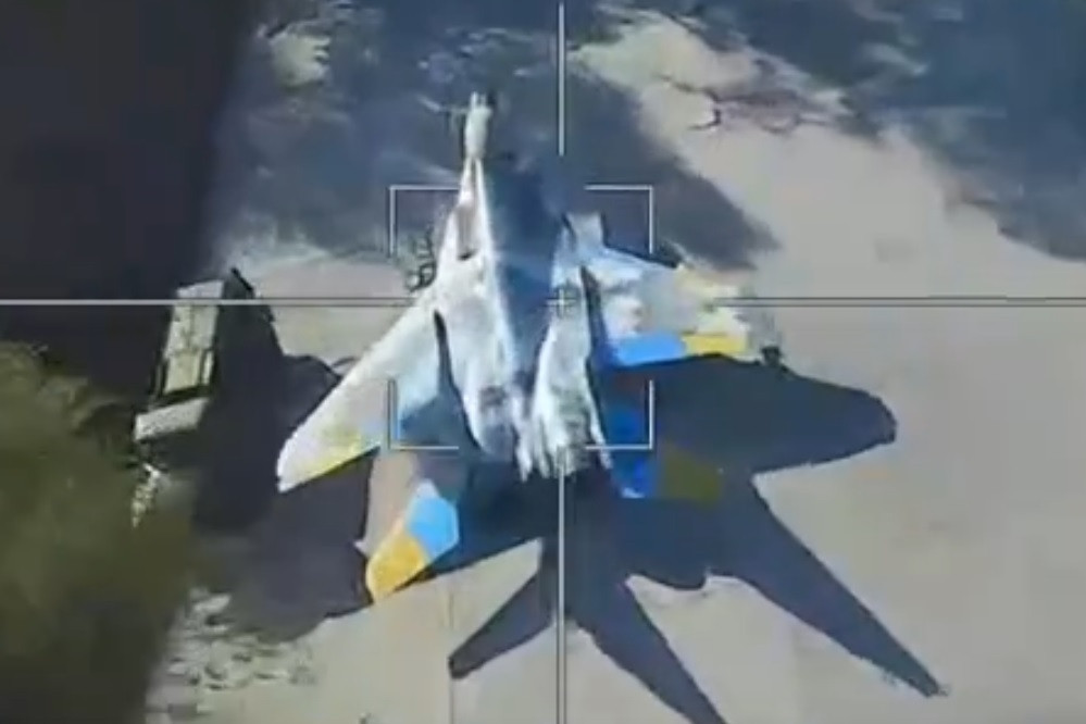 UAV Nga tấn công tiêm kích MiG-29 Ukraine trong bãi đậu sân bay