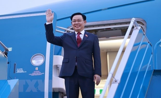 NA Chairman sets off for official visits to Bangladesh, Bulgaria hinh anh 1