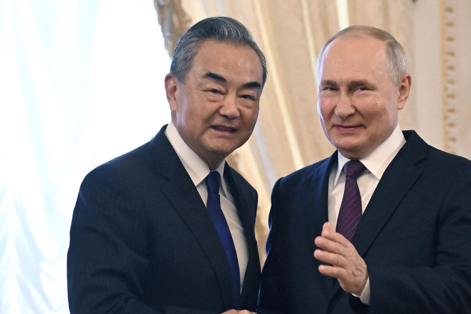 Tổng thống Nga Putin tiếp Ngoại trưởng Trung Quốc Vương Nghị