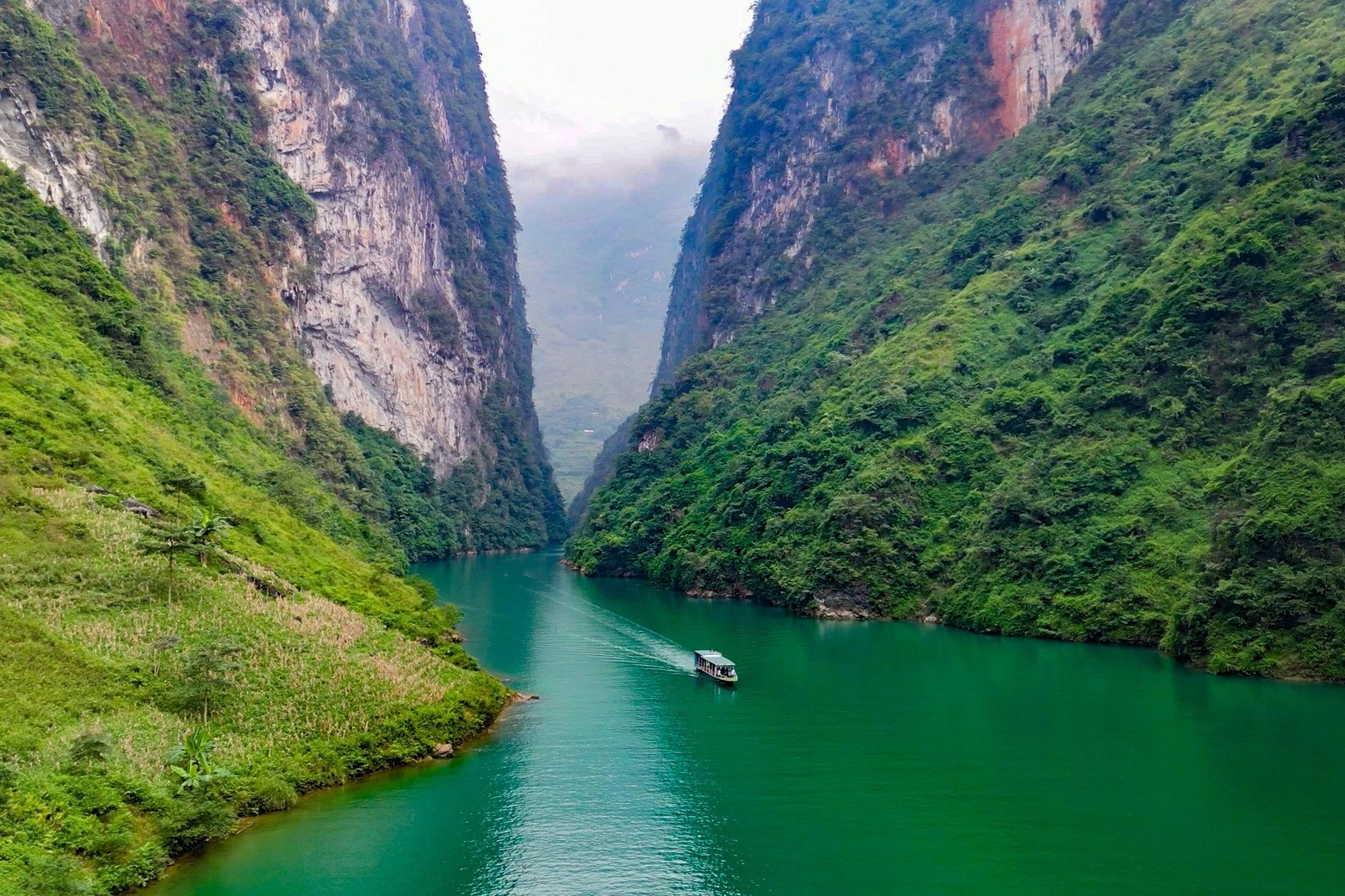 Tour boat services on Ha Giang river to be resumed