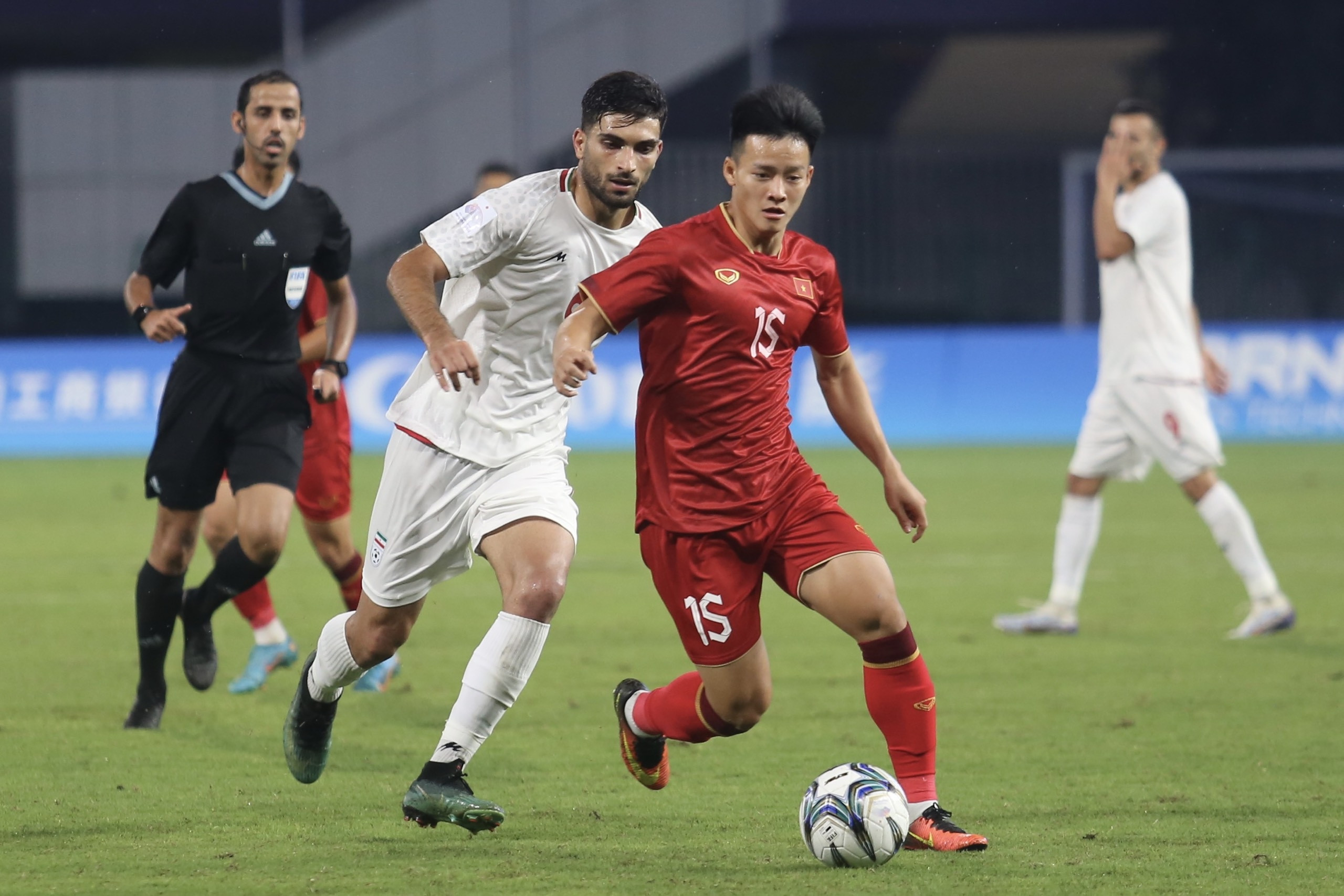 Bóng đá nam ASIAD 19: Olympic Việt Nam thua đậm Iran