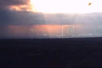 Video trực thăng tấn công Nga bắn phá xe bọc thép Ukraine