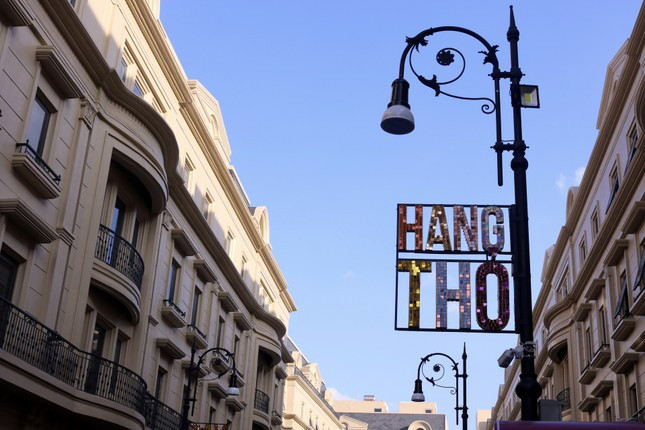 discovering european street style in the heart of hanoi picture 5