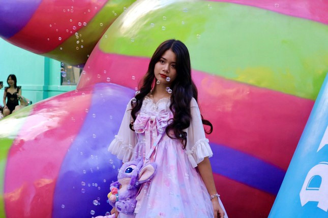 discovering european street style in the heart of hanoi picture 7