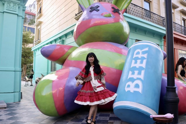 discovering european street style in the heart of hanoi picture 8