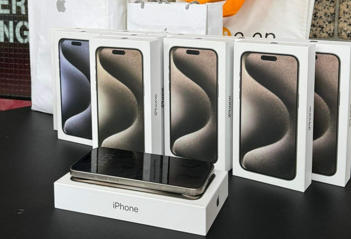 iPhone 15 Pro Max xách tay giá 70 triệu đồng tại TP.HCM