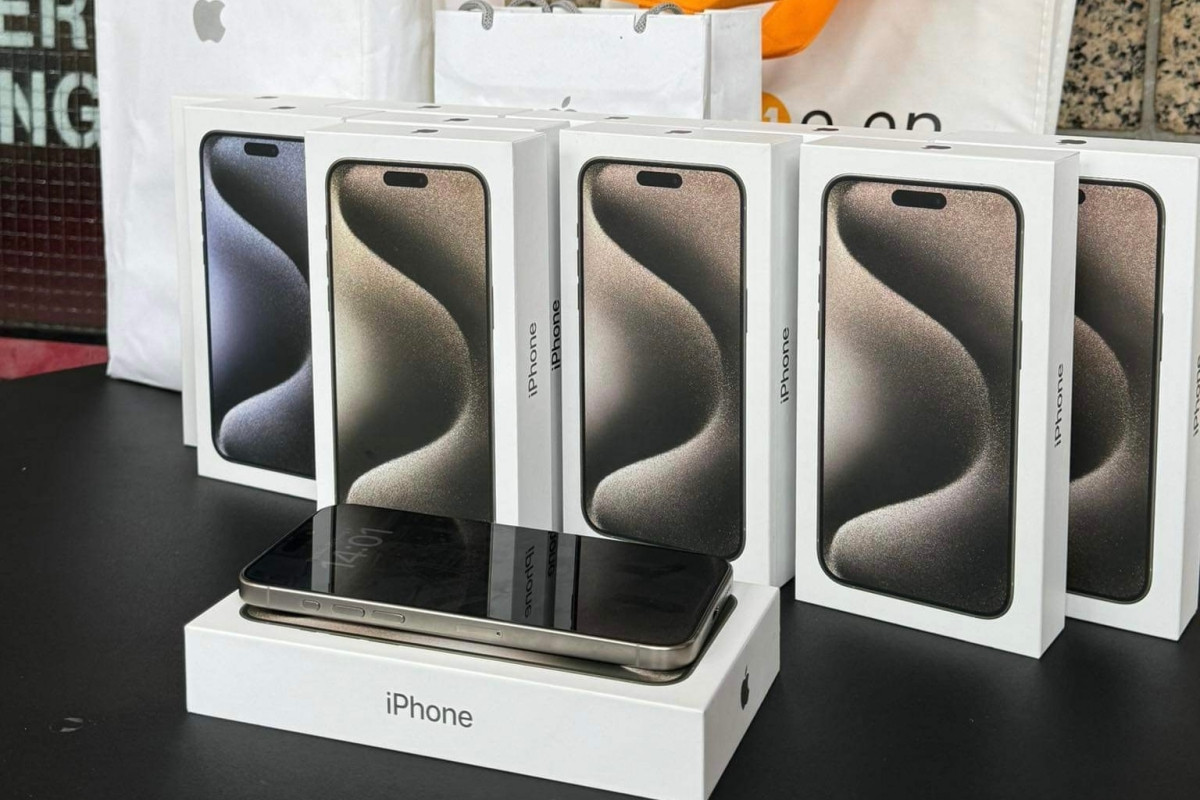 iPhone 15 Pro Max xách tay giá 70 triệu đồng tại TP.HCM