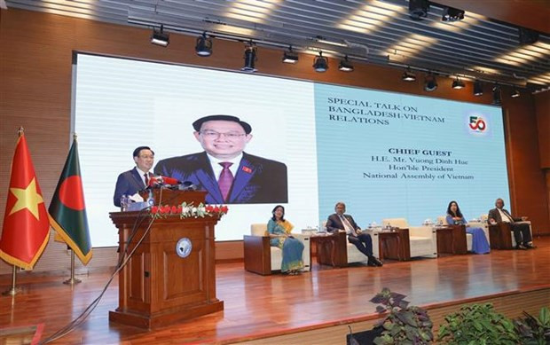 NA Chairman meets senior parliamentary official, delivers remarks at academy of Bangladesh hinh anh 2