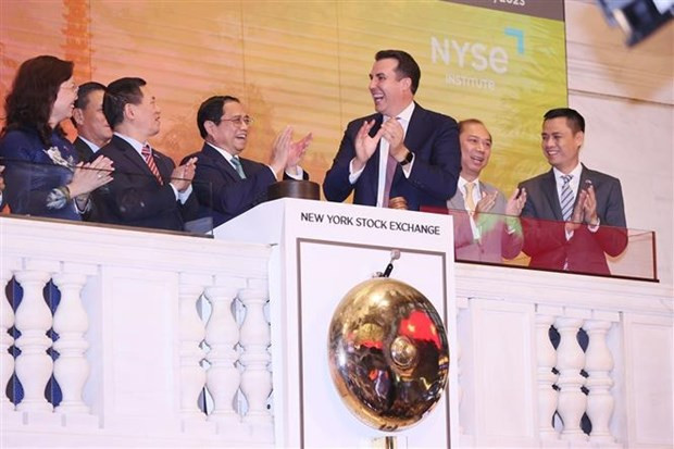 PM Pham Minh Chinh opens NYSE trading session hinh anh 1