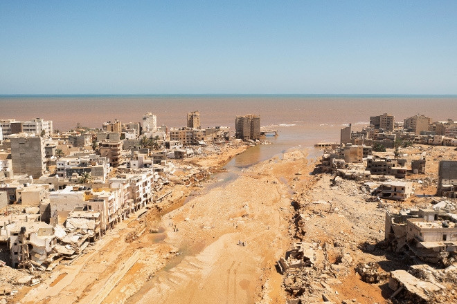 Thành phố ở Libya nhìn từ trên cao sau lũ lụt và những con số tang thương