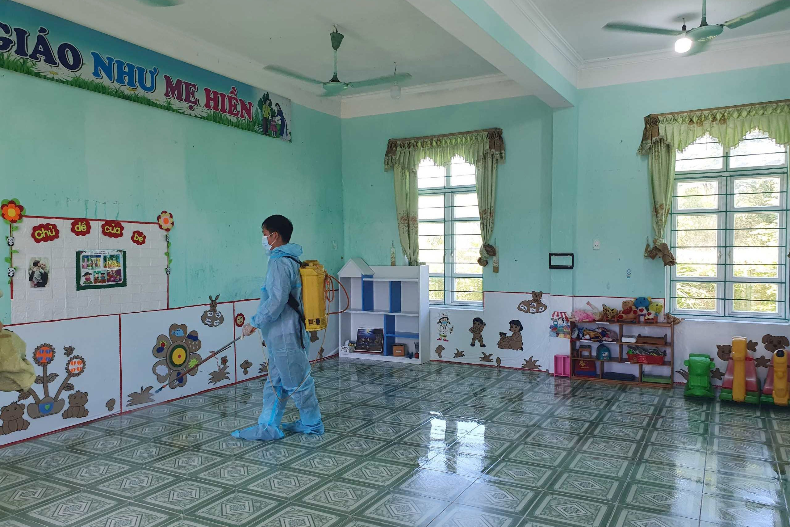 Hàng loạt giáo viên, học sinh ở Quảng Ninh phải nhập viện do nhiễm khuẩn