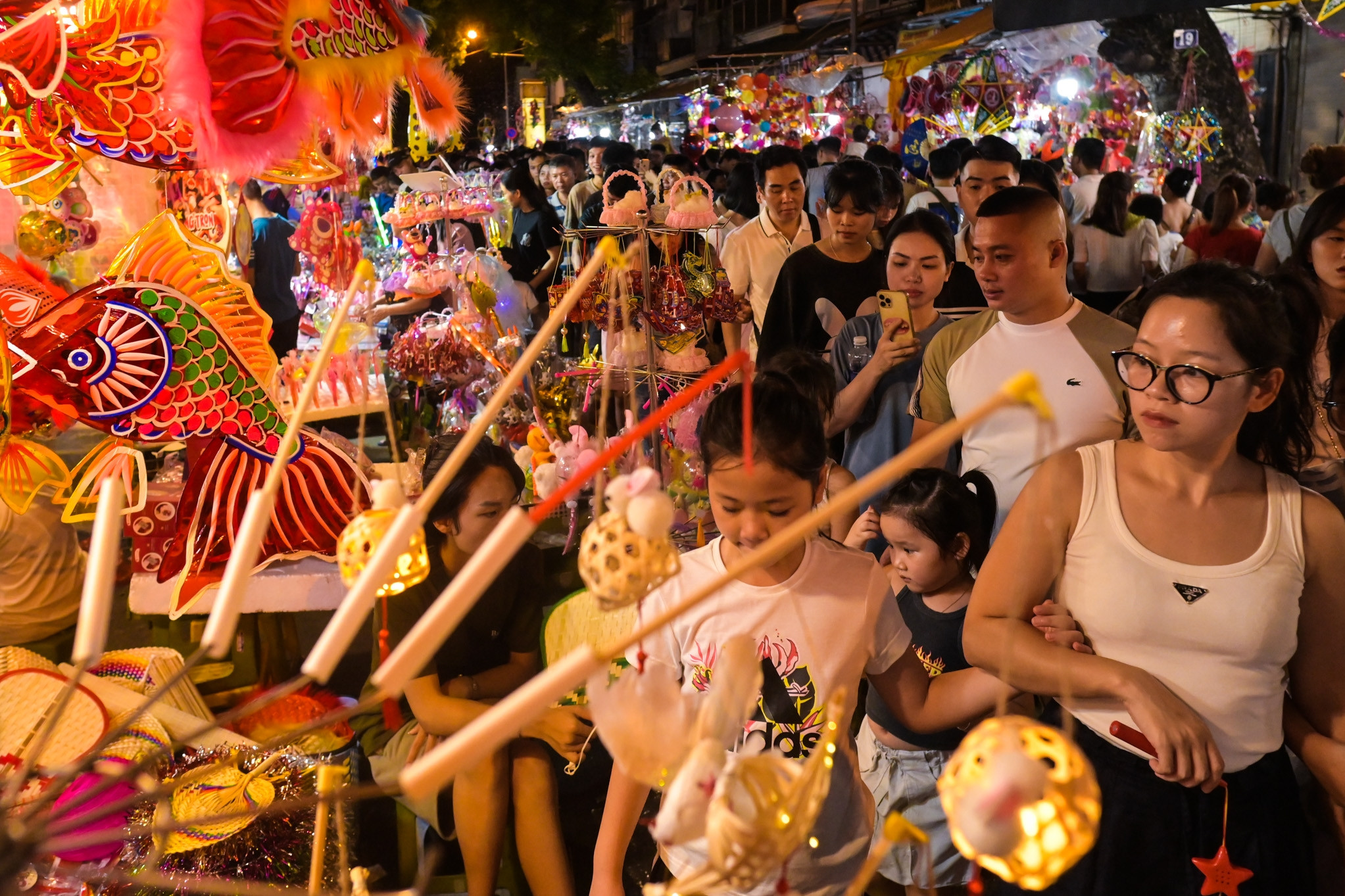 Chen chân chơi Trung thu sớm ở phố cổ Hà Nội