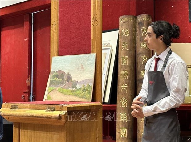 Paintings of King Ham Nghi auctioned in France hinh anh 1