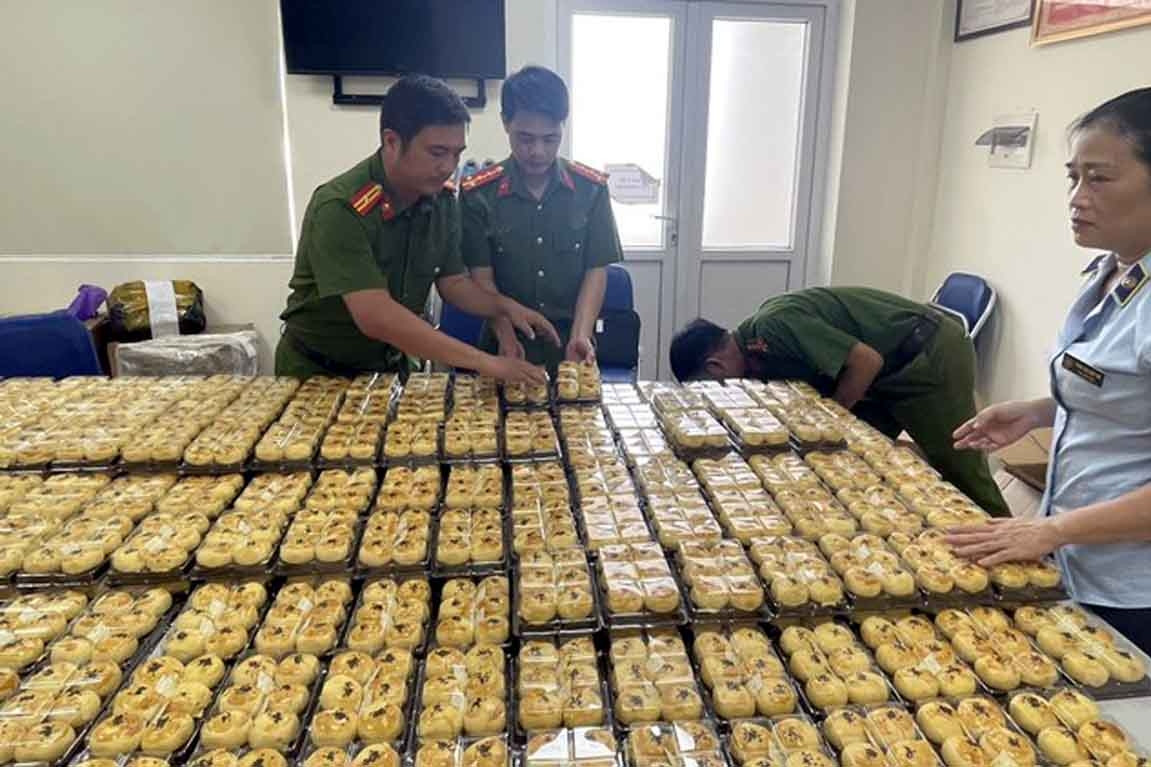 Thu giữ gần 2.000 chiếc bánh trung thu trứng chảy trôi nổi