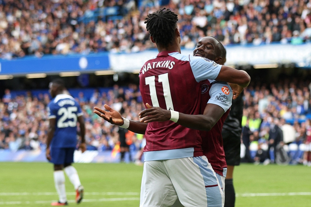 Chelsea thua bẽ mặt trước Aston Villa