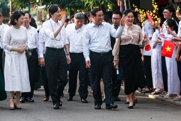 Japanese Crown Prince Ashihino tours Hoi An ancient town