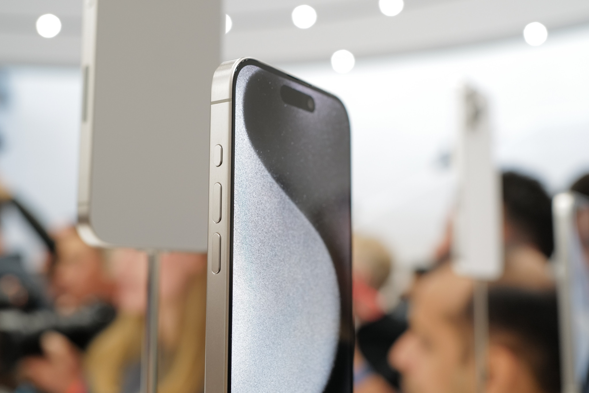 Resellers set limit on number of iPhones per customer