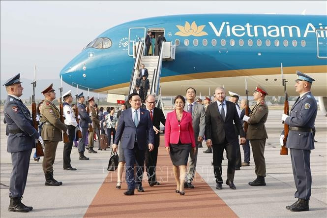 top vietnamese legislator arrives in sofia for official working trip picture 1