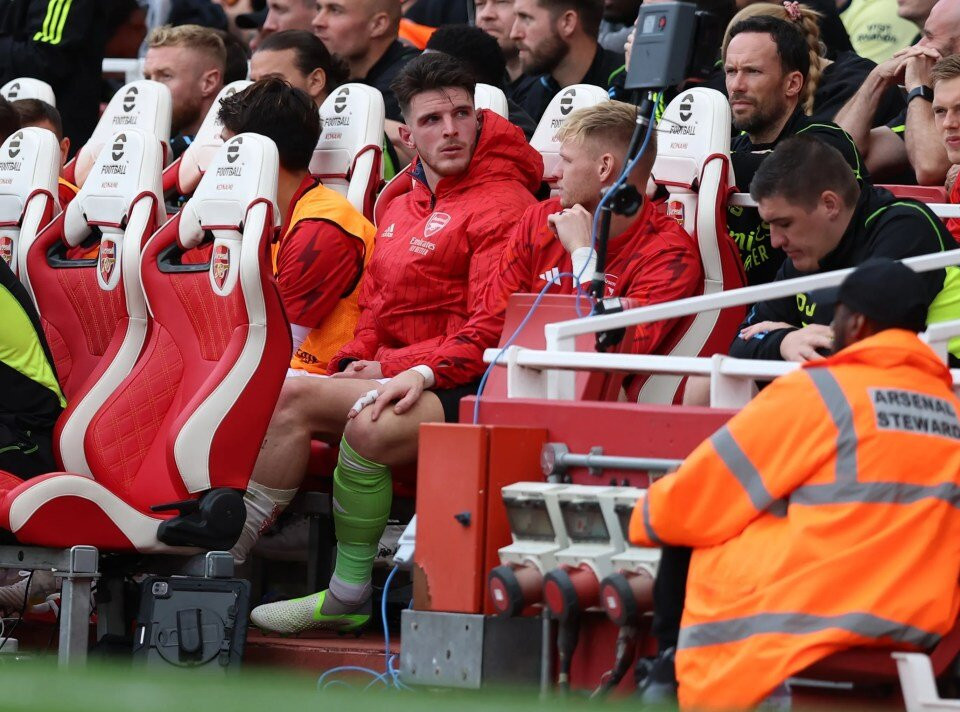 HLV Mikel Arteta liên tiếp báo tin dữ Arsenal