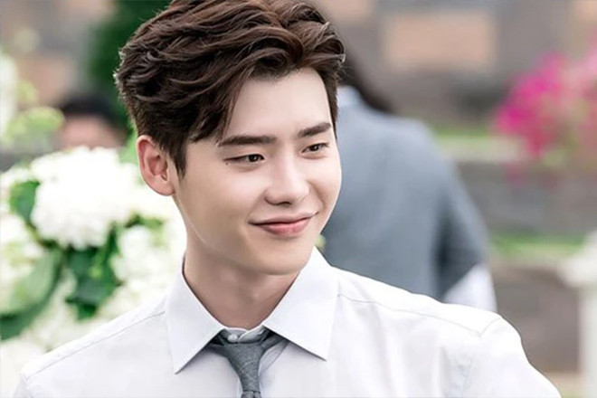 Lee Jong Suk lần đầu gặp người hâm mộ Việt Nam